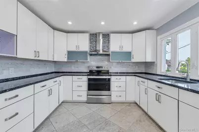 4 Hicks Circle, Hicksville, NY 11801 - Photo 13