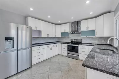 4 Hicks Circle, Hicksville, NY 11801 - Photo 11