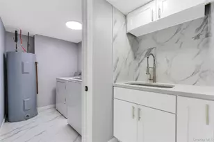 4 Hicks Cir, Hicksville, NY 11801 - Photo 29