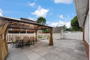 244-20 73rd Ave, Little Neck, NY 11362 - Photo 23