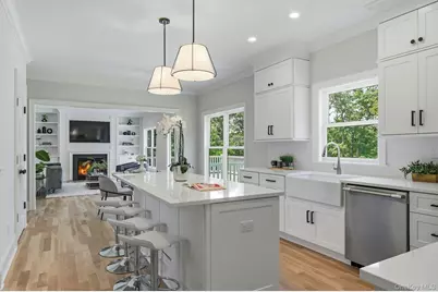 333 Concord Court, Dix Hills, NY 11746 - Photo 17