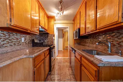 100 Brooklyn Avenue #2R, Freeport, NY 11520 - Photo 13