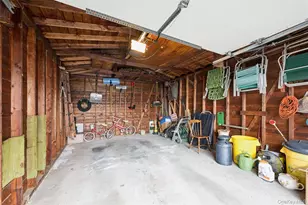 53 Berkshire Rd, Hicksville, NY 11801 - Photo 23