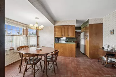 53 Berkshire Road, Hicksville, NY 11801 - Photo 7