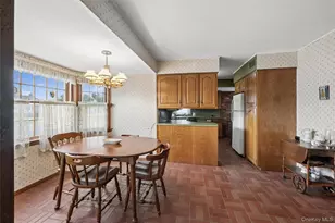 53 Berkshire Rd, Hicksville, NY 11801 - Photo 7
