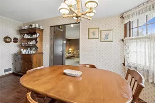 53 Berkshire Rd, Hicksville, NY 11801 - Photo 9