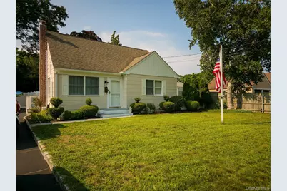 60 Hubbard Avenue, Riverhead, NY 11901 - Photo 1