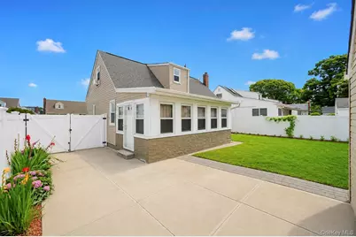 52 E Fenimore Street, Valley Stream, NY 11580 - Photo 35