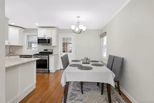 52 E Fenimore St, Valley Stream, NY 11580 - Photo 7