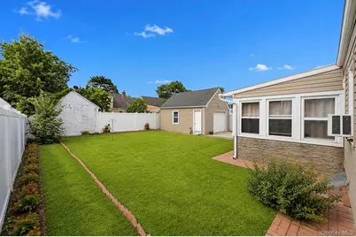 52 E Fenimore Street, Valley Stream, NY 11580 - Photo 37