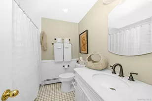 16 Landing Meadow Rd, Smithtown, NY 11787 - Photo 19
