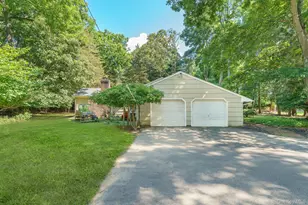 16 Landing Meadow Rd, Smithtown, NY 11787 - Photo 31