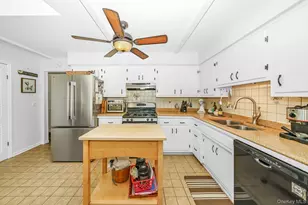 16 Landing Meadow Rd, Smithtown, NY 11787 - Photo 13