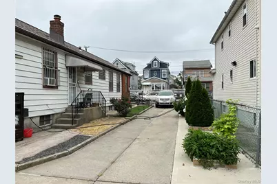 10724 142nd Street, Jamaica, NY 11435 - Photo 5