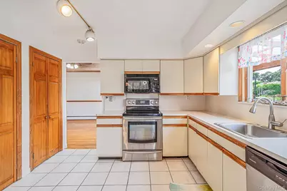 35 Fleets Point Drive, West Babylon, NY 11704 - Photo 5