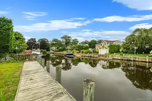 35 Fleets Point Dr, West Babylon, NY 11704 - Photo 19