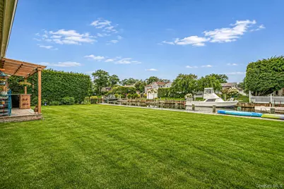 35 Fleets Point Drive, West Babylon, NY 11704 - Photo 17