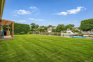 35 Fleets Point Dr, West Babylon, NY 11704 - Photo 17