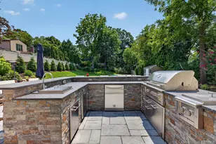 30 Irving Dr, Woodbury, NY 11797 - Photo 41