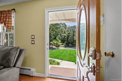 37 Black Locust Avenue, East Setauket, NY 11733 - Photo 5