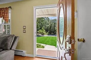 37 Black Locust Ave, East Setauket, NY 11733 - Photo 5