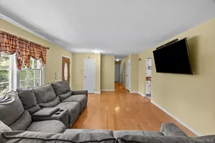 37 Black Locust Ave, East Setauket, NY 11733 - Photo 15
