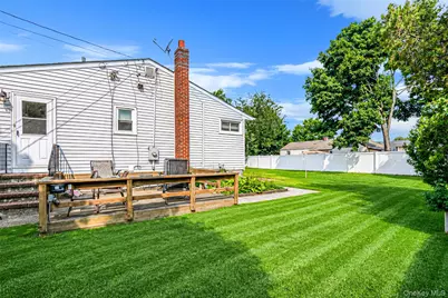 25 Merritt Street, Lindenhurst, NY 11757 - Photo 29
