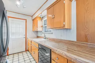 25 Merritt St, Lindenhurst, NY 11757 - Photo 9