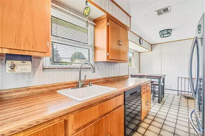 25 Merritt Street, Lindenhurst, NY 11757 - Photo 7