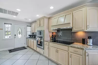 299 Patchogue Yaphank Road, Patchogue, NY 11772 - Photo 11