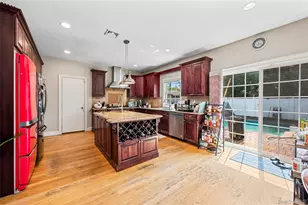 19 Manetto Dr, Plainview, NY 11803 - Photo 5