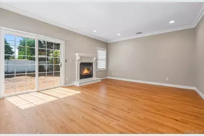 19 Manetto Drive, Plainview, NY 11803 - Photo 11