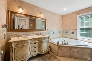 19 Manetto Dr, Plainview, NY 11803 - Photo 9
