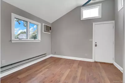 466 W 4th Street, West Islip, NY 11795 - Photo 23
