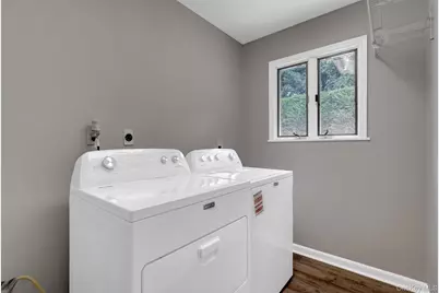 466 W 4th Street, West Islip, NY 11795 - Photo 29