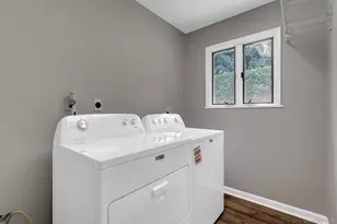 466 W 4th St, West Islip, NY 11795 - Photo 29