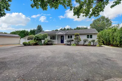466 W 4th Street, West Islip, NY 11795 - Photo 37