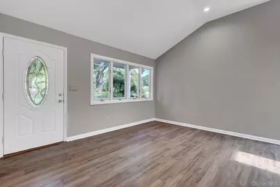 466 W 4th Street, West Islip, NY 11795 - Photo 13