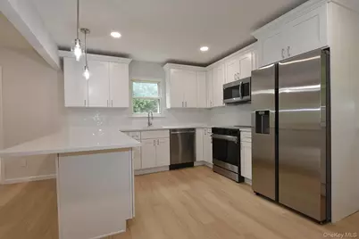 76 Wards Lane, Bellport, NY 11713 - Photo 5