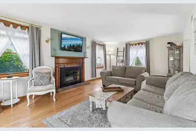 21 Manchester Lane, Stony Brook, NY 11790 - Photo 5