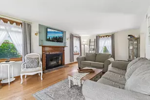 21 Manchester Ln, Stony Brook, NY 11790 - Photo 5