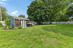 21 Manchester Ln, Stony Brook, NY 11790 - Photo 29