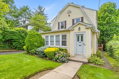 126 Hampshire Road, Great Neck, NY 11023 - Photo 3