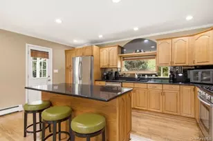 60 Hawthorne St, Selden, NY 11784 - Photo 9