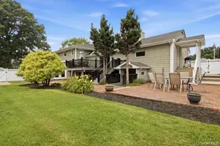 60 Hawthorne St, Selden, NY 11784 - Photo 33