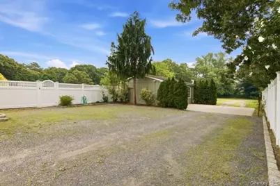 60 Hawthorne Street, Selden, NY 11784 - Photo 29