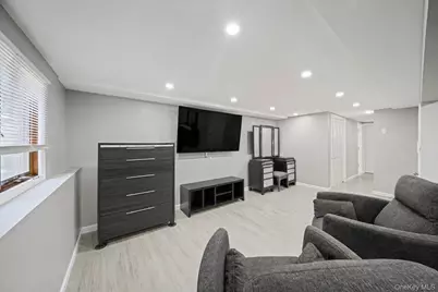 109 Midland Boulevard, Ronkonkoma, NY 11779 - Photo 21