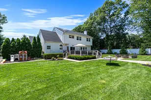 62 Ridgefield Dr, Shoreham, NY 11786 - Photo 7