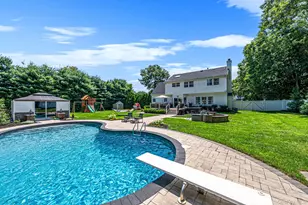 62 Ridgefield Dr, Shoreham, NY 11786 - Photo 9