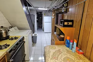 78-54 75th St, Glendale, NY 11385 - Photo 15